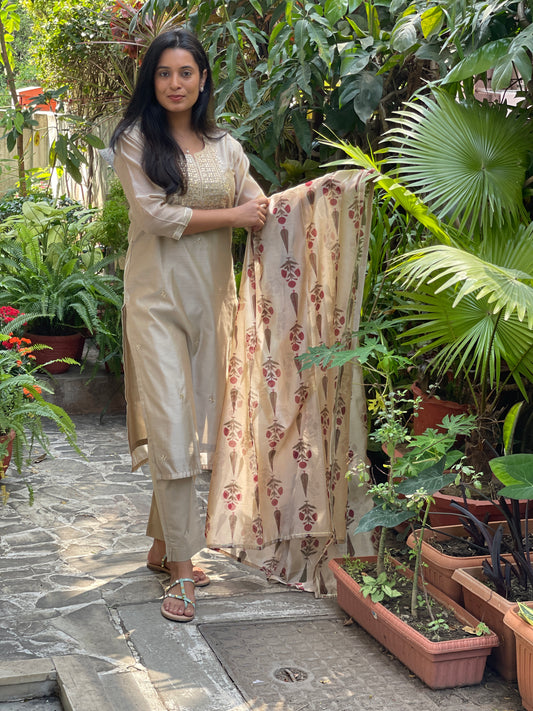 Naziah Chanderi suit with traditional dupatta
